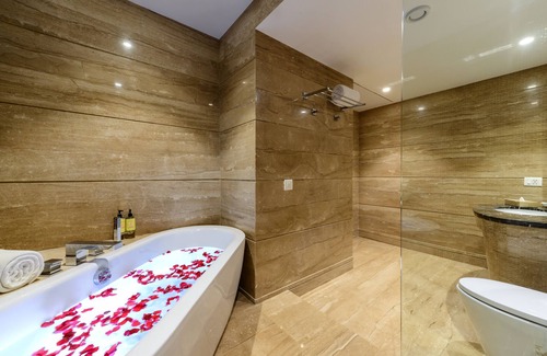 Ahmedabad City Centre Hotel | Lemon Tree Premier The Atrium, Ahmedabad