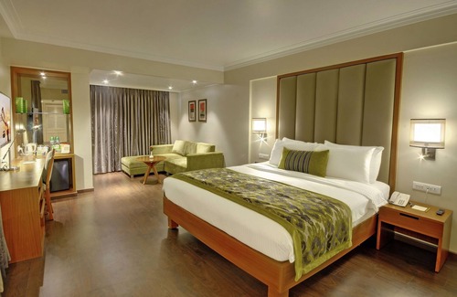 Ahmedabad City Centre Hotel | Lemon Tree Premier The Atrium, Ahmedabad