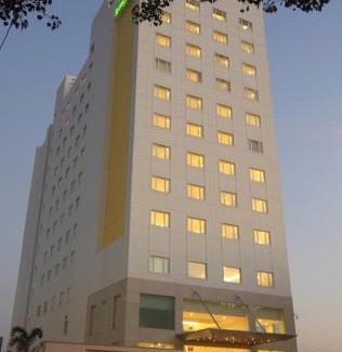 Bengaluru Hotel | Lemon Tree Premier, Ulsoor Lake, Bengaluru