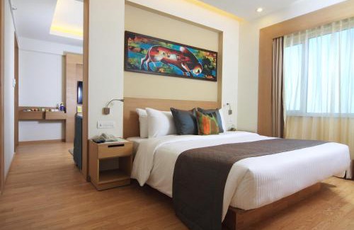 Bengaluru Hotel | Lemon Tree Premier, Ulsoor Lake, Bengaluru