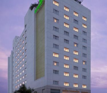 Bengaluru Hotel | Lemon Tree Premier, Ulsoor Lake, Bengaluru