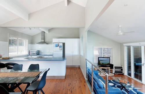 Fingal Bay House | Lentara Dream – ocean and beach views