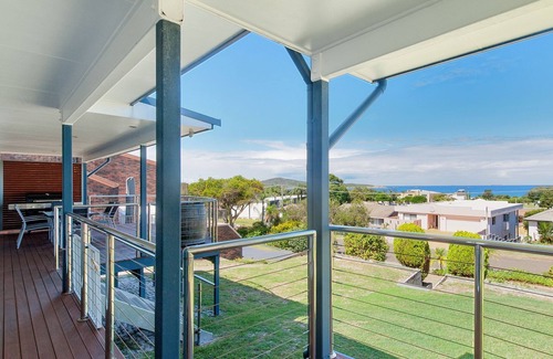 Fingal Bay House | Lentara Dream – ocean and beach views