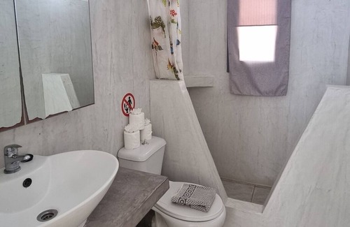 Emporio Hotel | Leon Lux Apartment, triple room with private bathroom, share pool and ocean view