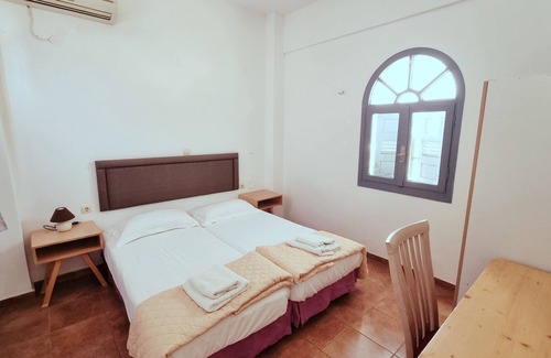 Emporio Hotel | Leon Lux Apartment, triple room with private bathroom, share pool and ocean view