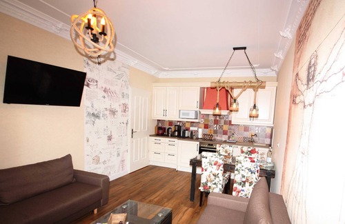 Neuschonefeld Apartment | Leonardo da Vinci - Romantic Apartments in Leipzig, *2km to the city center*