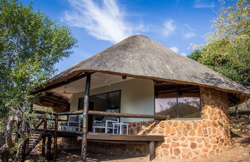 Jozini Hotel | Leopard Mountain Safari Lodge