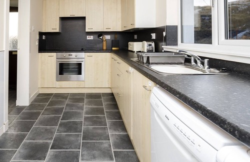 Harris Cottage | Leosavay Cottage- sits on the shoreline of a busy wildlife hub