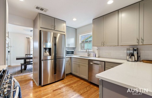 North Loop Apartment | Leralynn xxxxxxxxxxx