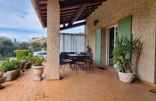 Chateauneuf-du-Pape House | Les 2 Cyprès – House with Pool and Garden in Châteauneuf-du-Pape