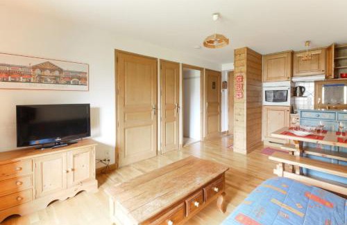 Chamonix-Mont-Blanc Apartment | Les Capucins - Calm - Mont-Blanc - Lake Gaillland