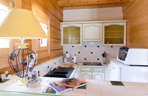 Sarlat-la-Caneda Ski Chalet | Les Charmes: chalet and swimming pool surrounded by nature in Sarlat itself