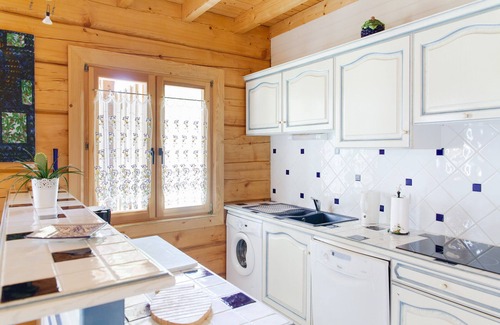 Sarlat-la-Caneda Ski Chalet | Les Chênes: chalet and swimming pool in the heart of Sarlat.