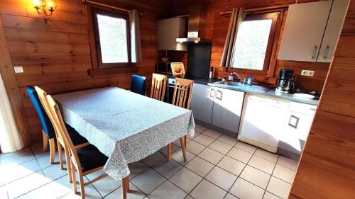 Vireux-Wallerand House | Les chenes