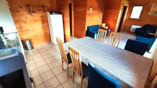 Vireux-Wallerand House | Les chenes