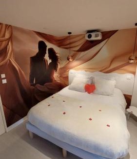Downtown Angers Apartment | les delices rooms-loveroom white