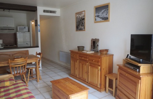 Les Deux Alpes Apartment | Les Deux Alpes - T2 apartment at the foot of the slopes - 38m2 + balcony - 6 people - winter/summer