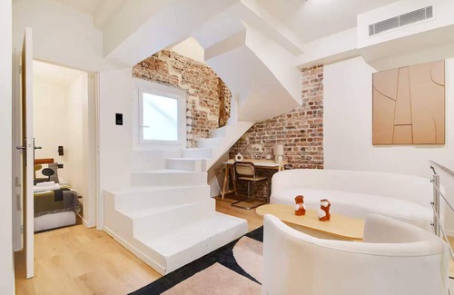 Strasbourg -Saint-Denis Apartment | Les Halles - Grands Boulevards Renovated 3BR - 8P