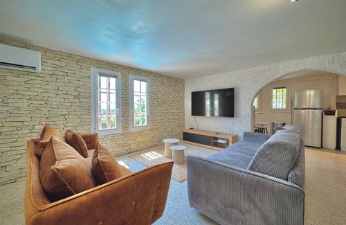 Bezouce Villa | Les Hauts de Bezouce, Spacious and Game Room