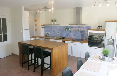 Plaine de la Brague Apartment | Les Jardins d'Antibes: Sea, Pool, Secluded terrace