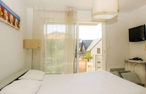 Benodet Apartment | Les Jardins d'Arvor by Interhome