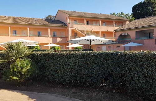 Bravone Apartment | Les jardins de la mer residence with swimming pool 300 m from the sea.