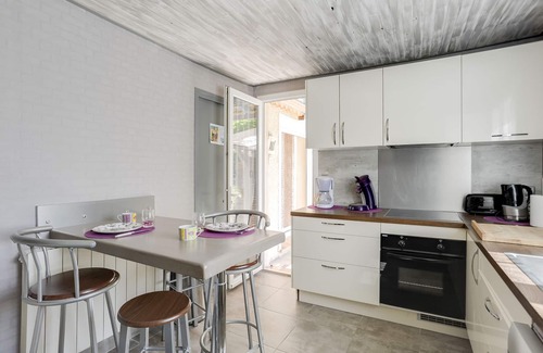 Piolenc Cottage | LES LAVANDES, comfortable, air-conditioned, swimming pool reserved for guests