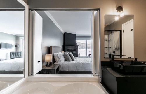 Sainte-Agathe-des-Monts Apartment | Les Lofts du Lac des Sables 4 by KASANIA
