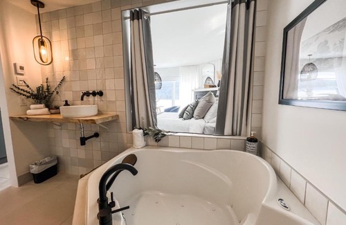 Sainte-Agathe-des-Monts Apartment | Les Lofts du Lac des Sables 1 by KASANIA