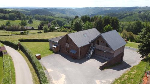 Chodes House | Les Loneux 27 pers, Malmedy - vue incroyable - wellness, billard, Home cinema
