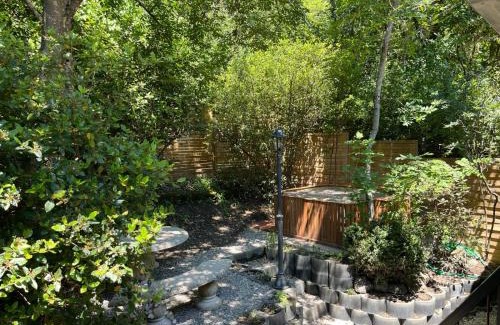 Privas House | Les lucioles studio avec Jacuzzi privatif