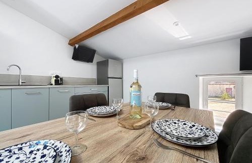 Anglade Apartment | Les Lys - Charme et confort au cœur du Blayais
