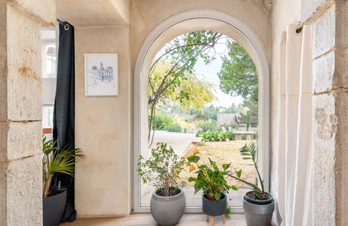 Saint-Didier-au-Mont-d'Or Villa | Les Pierres Sèches - house with pool and open view near the village