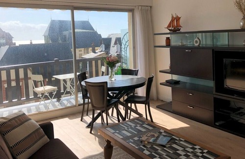 Blonville-sur-Mer Apartment | Les pieds (presque) dans l'eau - (4 pers. + baby)