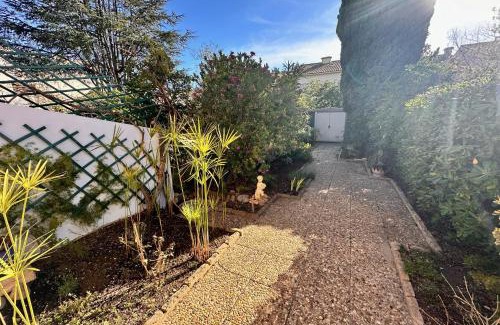 Le Grau-Du-Roi Apartment | LES PINEDES - Un jardin fleuri à côté de la plage