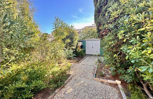 Le Grau-Du-Roi Apartment | LES PINEDES - Un jardin fleuri à côté de la plage