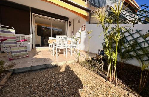 Le Grau-Du-Roi Apartment | LES PINEDES - Un jardin fleuri à côté de la plage