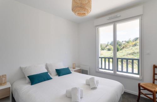 Sables-d'Or-les-Pins Apartment | Les pins 210 - Appt à moins dun km de la plage