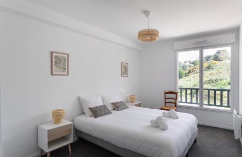 Sables-d'Or-les-Pins Apartment | Les pins 210 - Appt à moins dun km de la plage