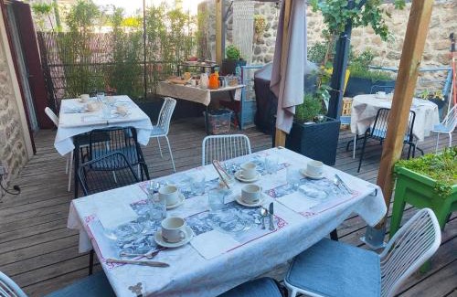 Saint-Cyr Bed & Breakfast | LES RÊVES D'EGLANTINE chambres d'hôtes chez l'habitant