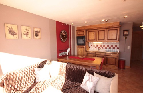 Bisanne 1500 Apartment | Les Saisies: Cozy 3 rooms, 2 baths, balcony, parking, 6 pers