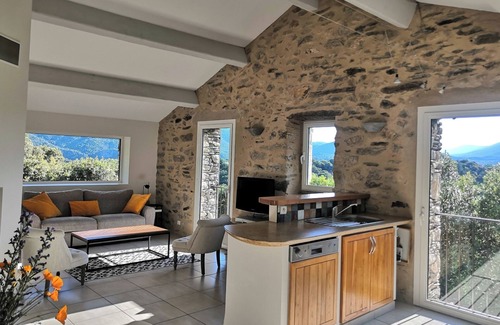 Mons House | Les Serres de Rousselou (Beautiful view & heated pool)