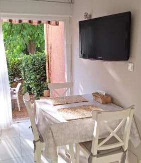 Palavas-les-Flots Apartment | Les Soleillades - T2 cosy pour 4 pers - Piscine, parking privé, à 100m de la plage - LaConciergerieByNina