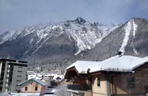 Chamonix City Centre Apartment | Les Sommets Studio