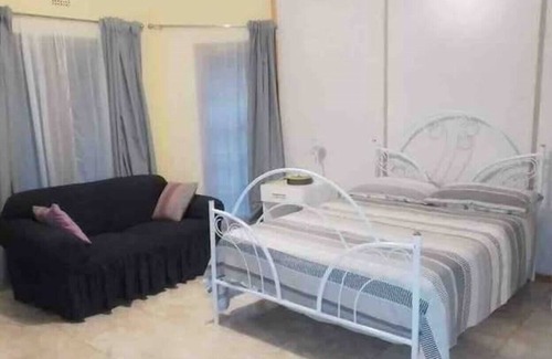 Harare House | Lesedi 2 - Self-contained 2-bed Mt Pleasant