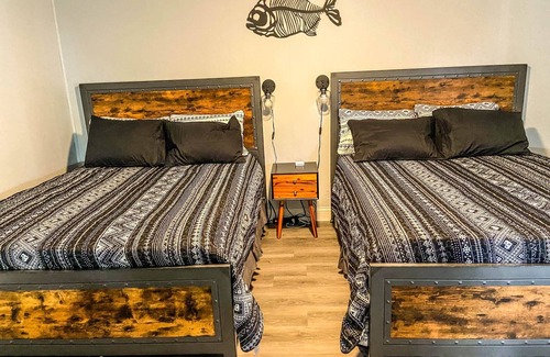 Quitman Hotel | Less than a mile from Lake Fork-Striper Bass Stay-Rm 4