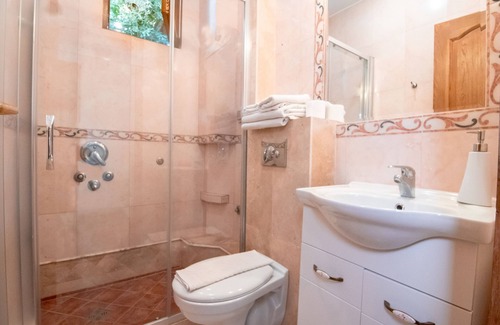 Sveti Stefan Bed & Breakfast | Levantin Inn 1-2 Room N5