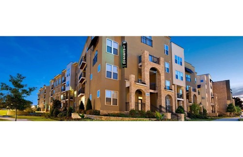Lindbergh Apartment | LevelUp Sunshine Stay.
