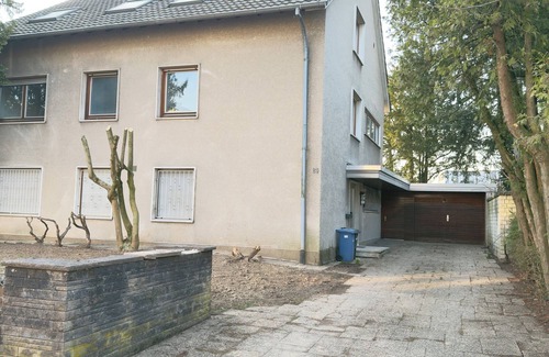 Leverkusen Apartment | Leverkusen apartment - ideal for fitters & families, 3 bedrooms & large balcony