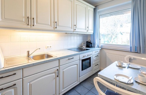 Wenningstedt-Braderup House | LH Bremer Strasse, Hausteil 3 - Schönes Ferienhausteil Unter Reet mit ca. 90 m² und 4 Zimmern, für